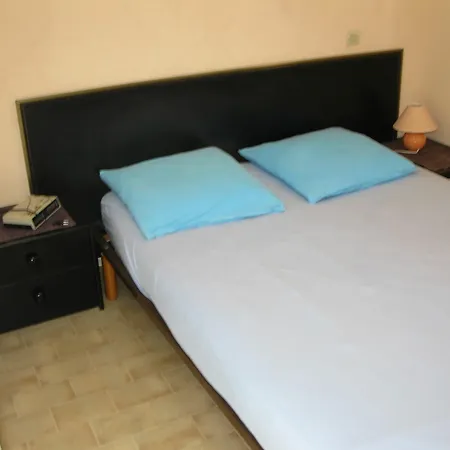 With One Bedroom In Canet-en-roussillon, With Wonderful Moun
