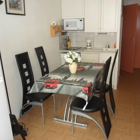 With One Bedroom In Canet-en-roussillon, With Wonderful Moun * Canet-en-Roussillon