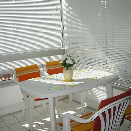 With One Bedroom In Canet-en-roussillon, With Wonderful Moun * Canet-en-Roussillon